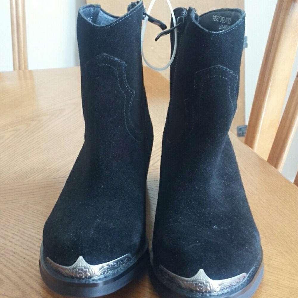 Very Volatile Western Booties